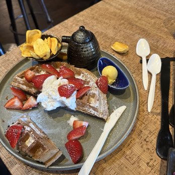 Au Lac - Berry Waffles soooo good! - Vegan Near Me - Los Angeles, California