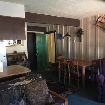 Big Bear Village Lodge - Dining room - Hotels Near Me - Big Bear Lake, California
