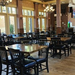 Brewsters Bar & Grill