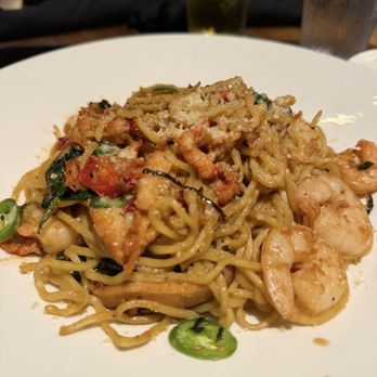 Yard House - Lobster Garlic Noodles - New American Near Me - Honolulu, Hawaii Yard House - Lobster Garlic Noodles - New American Near Me - Honolulu, Hawaii