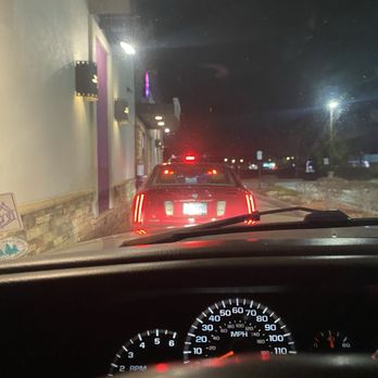 Taco Bell - 2 cars in the line and still took 25 minutes on a order. Wow! - Fast Food Near Me - Troy, Michigan
