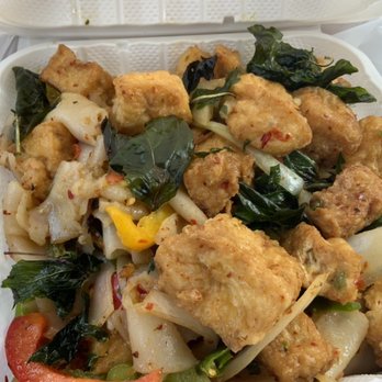Thai Staunton Restaurant - Drunken Noodles with tofu (vegan) - Thai Near Me - Staunton, Virginia