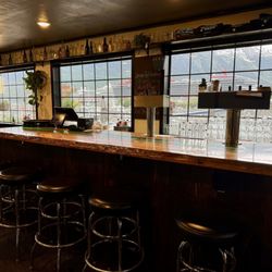 Salty Siren Eats & Tap House