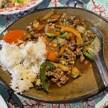 Wild Rose Northern Thai Eats - Beef Pad Mamuang - Thai Near Me - Bend, Oregon