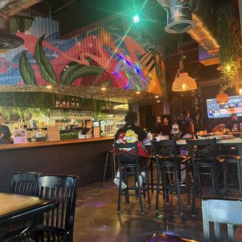 Evio's Pizza & Grill - Inside - Pizza Near Me - North Miami, Florida