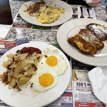 The New Berlin Diner - Two eggs sunny side up, side of homefries, challah French toast, steak omelette! (whole wheat toast not pictured - it was on its way) - Diners Near Me - Berlin, New Jersey
