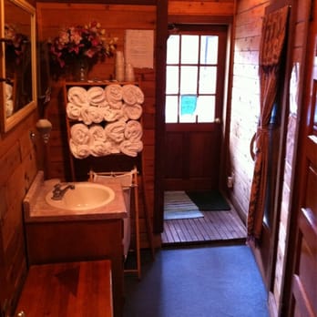 Stoney Brook Inn - Sauna room and door to jacuzzi - Hotels Near Me - McCloud, California