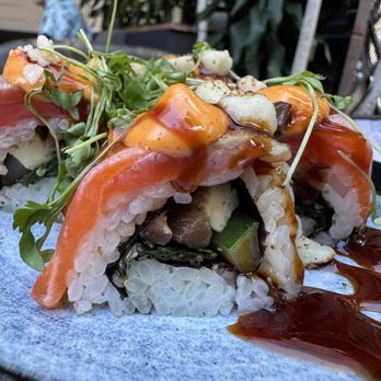 Zigu - Salmon roll - Seafood Near Me - Honolulu, Hawaii Zigu - Salmon roll - Seafood Near Me - Honolulu, Hawaii