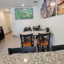 Longo's Pizza - Inside