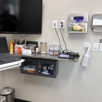 ZippiVet - Exam Room 1 - Veterinarians Near Me - Kyle, Texas ZippiVet - Exam Room 1 - Veterinarians Near Me - Kyle, Texas
