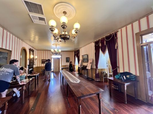 Cosmopolitan Hotel and Restaurant by null