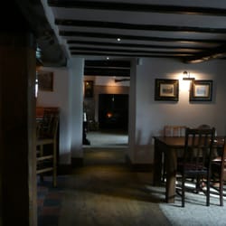 Red Lion Inn - Main bar area