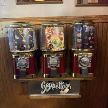 Geppetto's - Old school treat machines - Pizza Near Me - Salem, Oregon