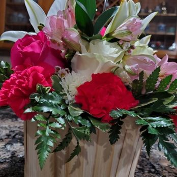 The Lady Bug - Designers choice for Valentine arrangement. Feb 14th 2021 - Florists Near Me - Puyallup, Washington The Lady Bug - Designers choice for Valentine arrangement. Feb 14th 2021 - Florists Near Me - Puyallup, Washington