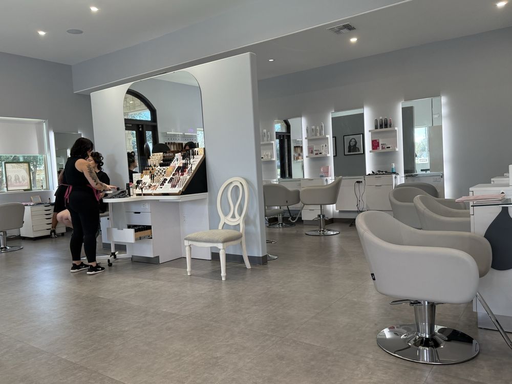 Blo Blow Dry Bar Image