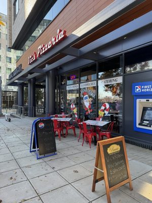 Vic's Pizzeria by null