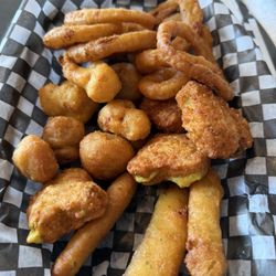 Restaurant Evangeline - Fried veggie plate.
