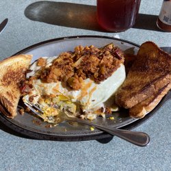 Vinnys Smoke-N-Grille - 1 meat skillet w chorizo hash