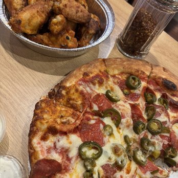 Barro's Pizza - Small pepperoni and jalapeño pizza with extra cheese. 12 piece wings. - Pizza Near Me - Walnut, California