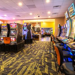 Tin Lizzie Gaming Resort - Slot Machines