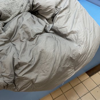 Crystal Laundromat - Comforter - Laundromat Near Me - Wakefield, Massachusetts