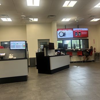 Discount Tire - Check in desk - Tires Near Me - Fort Lauderdale, Florida Discount Tire - Check in desk - Tires Near Me - Fort Lauderdale, Florida