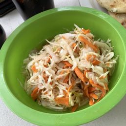 Salad that comes with pupusa