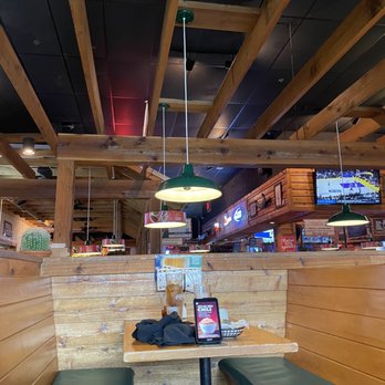 Texas Roadhouse - Nice open room/ceiling with spacious booths - American Near Me - Tallahassee, Florida