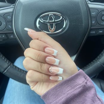 Lynn Nails - Nail Salons Near Me - San Leandro, California