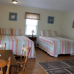 Drakes Island Resort - Studio Double Cottage with 2 Queen beds. Cottage #10,11, 21.