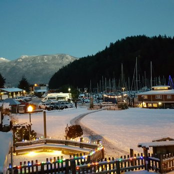 Doc Morgan's Pub & Restaurant - New years eve 2016 at Doc Morgan's! Fabulous dinner and dancing.   lisa shatzky - Seafood Near Me - Bowen Island, British Columbia