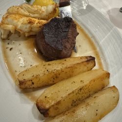 Al's Steak House - Petite fillet and lobster with Greek potatoes