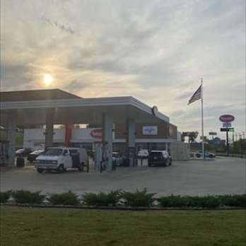 Kum & Go - Gas pumps at Maverik in Tulsa, Oklahoma. - Convenience Stores Near Me - Tulsa, Oklahoma Kum & Go - Gas pumps at Maverik in Tulsa, Oklahoma. - Convenience Stores Near Me - Tulsa, Oklahoma