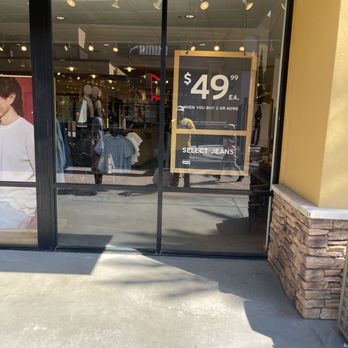 Desert Hills Premium Outlets - Shopping Centers Near Me - Cabazon, California Desert Hills Premium Outlets - Shopping Centers Near Me - Cabazon, California