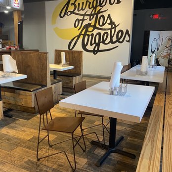 LA Burger - Tables - Burgers Near Me - Grapevine, Texas