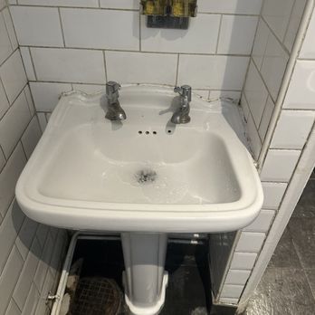 Lamb & Flag - Separate faucets for hot and cold - Pubs Near Me - London, XGL