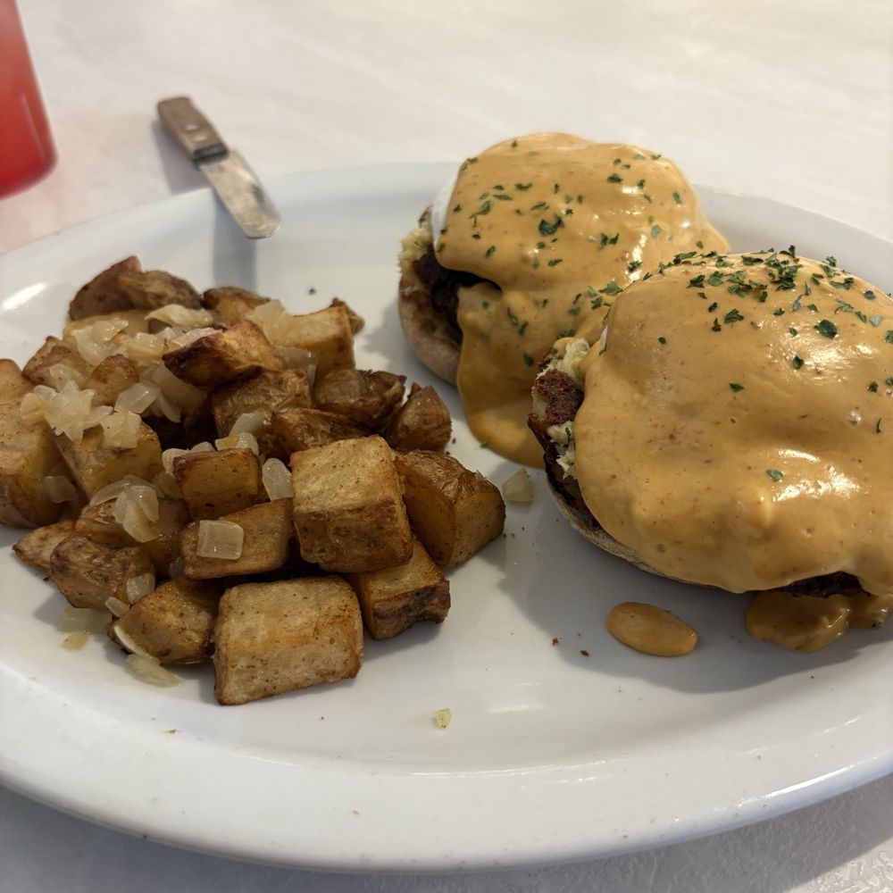 Karina De La Cruz - Crab Cake Benedict - Cafes Near Me - Lincoln, Rhode Island