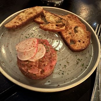 Modavie - Tuna tartare - French Near Me - Montreal, Quebec