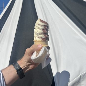 Daisy's - Swirl cone - Ice Cream & Frozen Yogurt Near Me - Cleveland, Ohio Daisy's - Swirl cone - Ice Cream & Frozen Yogurt Near Me - Cleveland, Ohio