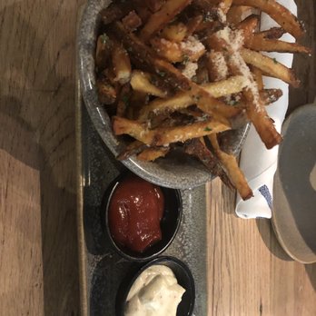 Moku Kitchen - Cocktail Bars Near Me - Honolulu, Hawaii