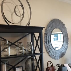 Coko Design and Fashion - Fantastic small Gift Shop with Gifts for all occasions, along with exquisite Jewellery to accompany the awesome Handbags and Scarves.