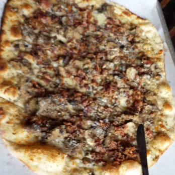 BAR - Medium white pre with bacon mushroom and artichoke heart - Pizza Near Me - New Haven, Connecticut BAR - Medium white pre with bacon mushroom and artichoke heart - Pizza Near Me - New Haven, Connecticut
