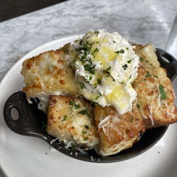 North Italia - Garlic White Truffle Garlic Bread - Pizza Near Me - El Segundo, California North Italia - Garlic White Truffle Garlic Bread - Pizza Near Me - El Segundo, California