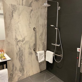 DoubleTree by Hilton - Hotels Near Me - Madrid, M