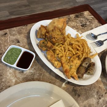 Manraj’s Kitchen - Appetizer platter - Indian Near Me - Auburn, Washington