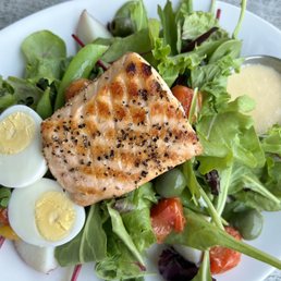 Niçoise Salad with salmon Niçoise Salad with salmon