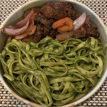 El Huarique Peruvian Kitchen - Pesto Tallarin de Carne. The beef was stir fried and had way too much oil. - Peruvian Near Me - Culver City, California