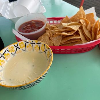 Maciel's Tortas & Tacos - Queso and chips - Mexican Near Me - Memphis, Tennessee