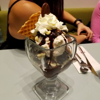 Demetres Downtown Markham - Sundae - Desserts Near Me - Markham, Ontario Demetres Downtown Markham - Sundae - Desserts Near Me - Markham, Ontario