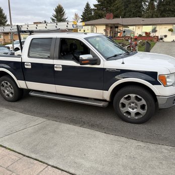 A Beautiful View - Their well-equipped truck - Gutter Services Near Me A Beautiful View - Their well-equipped truck - Gutter Services Near Me
